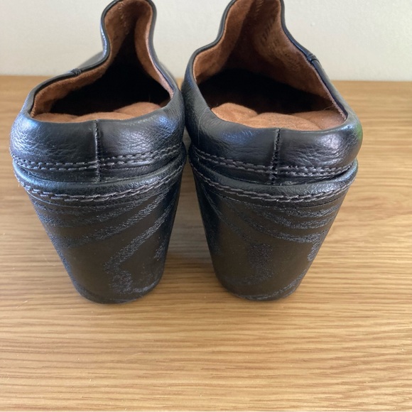 Naturalized Size 11 Black Mules - Picture 9 of 10